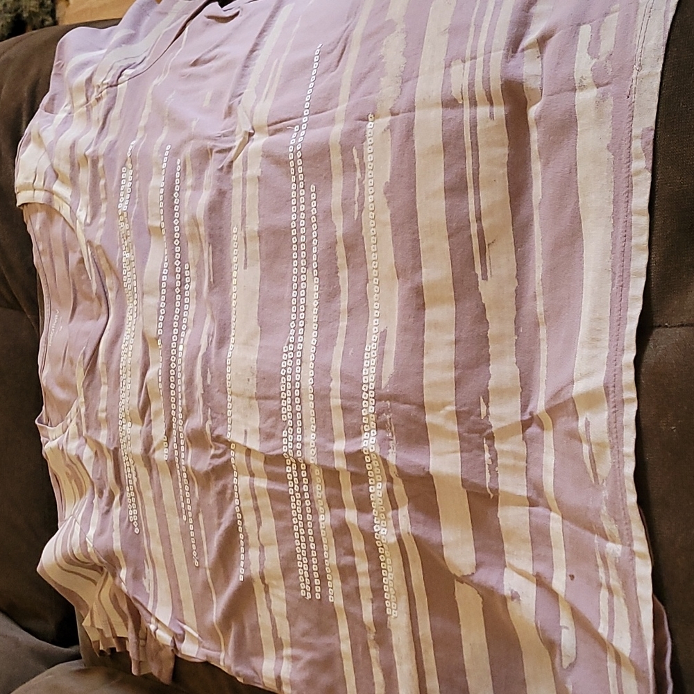 Lavender & off white tee